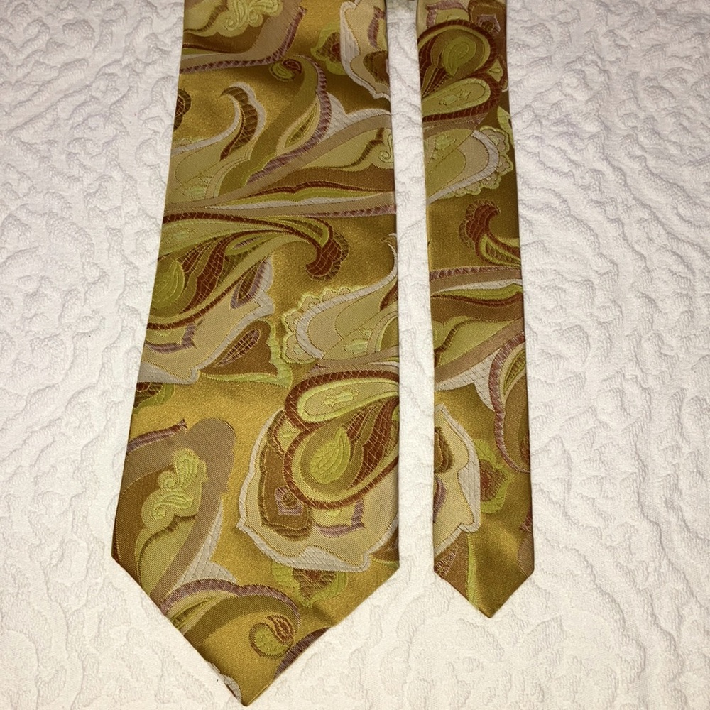 Vintage Cochrane polyester tie, 70s psychedelic bold, gold & yellow paisley
